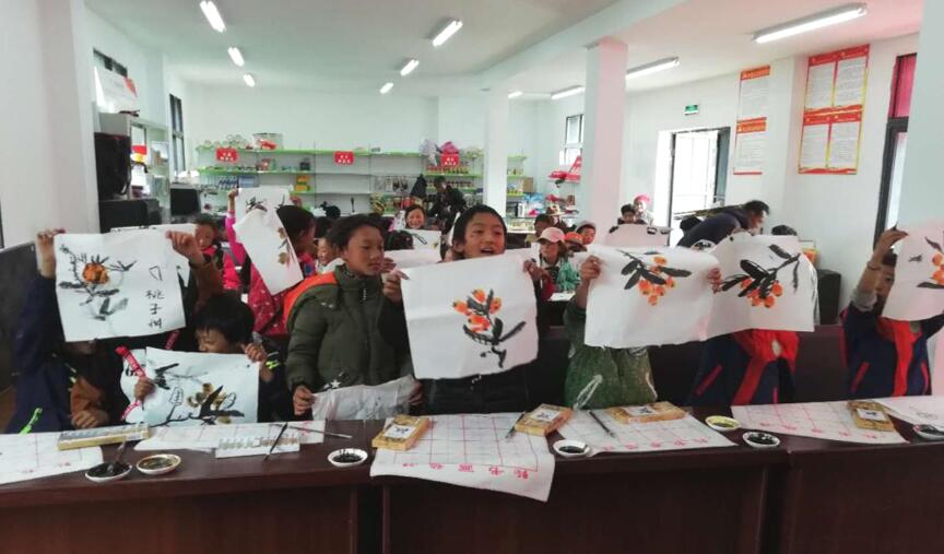 脫貧攻堅(jiān) 尊龍凱時(shí)創(chuàng)新公司捐建麻格同村“兒童天地”正式開(kāi)園