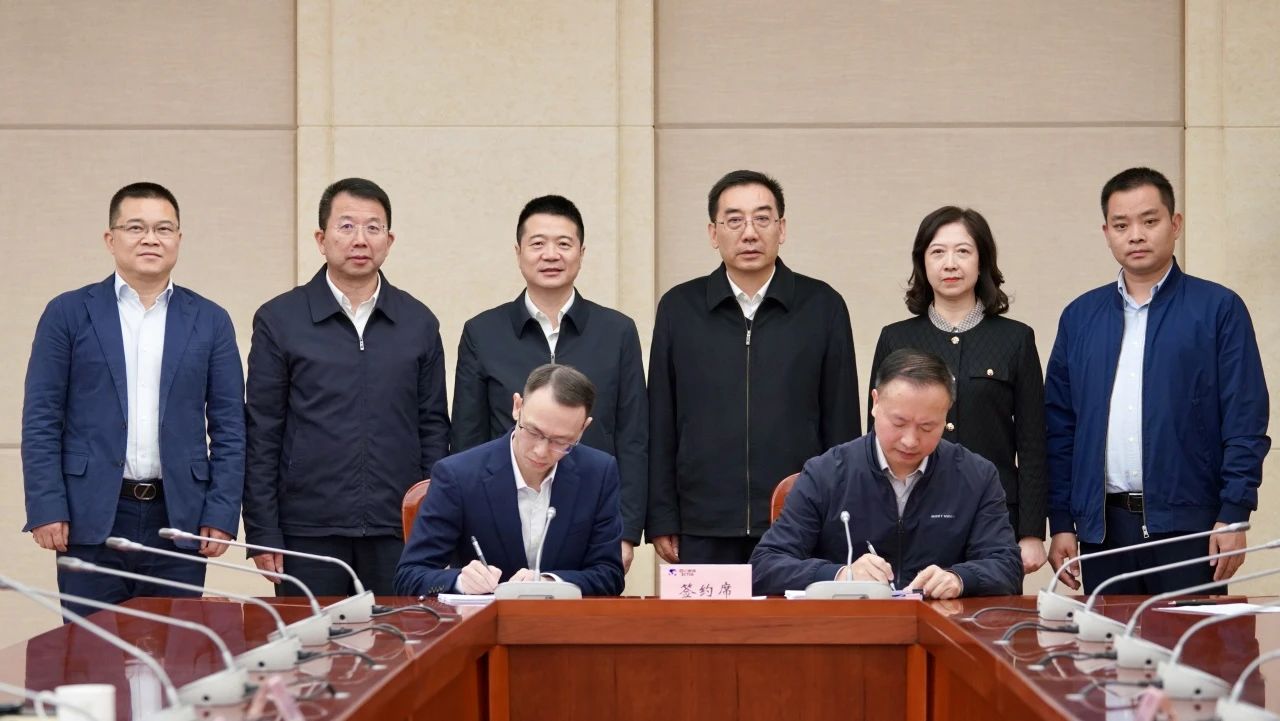 成都東部新區(qū)天府山莊正式移交省尊龍凱時集團
