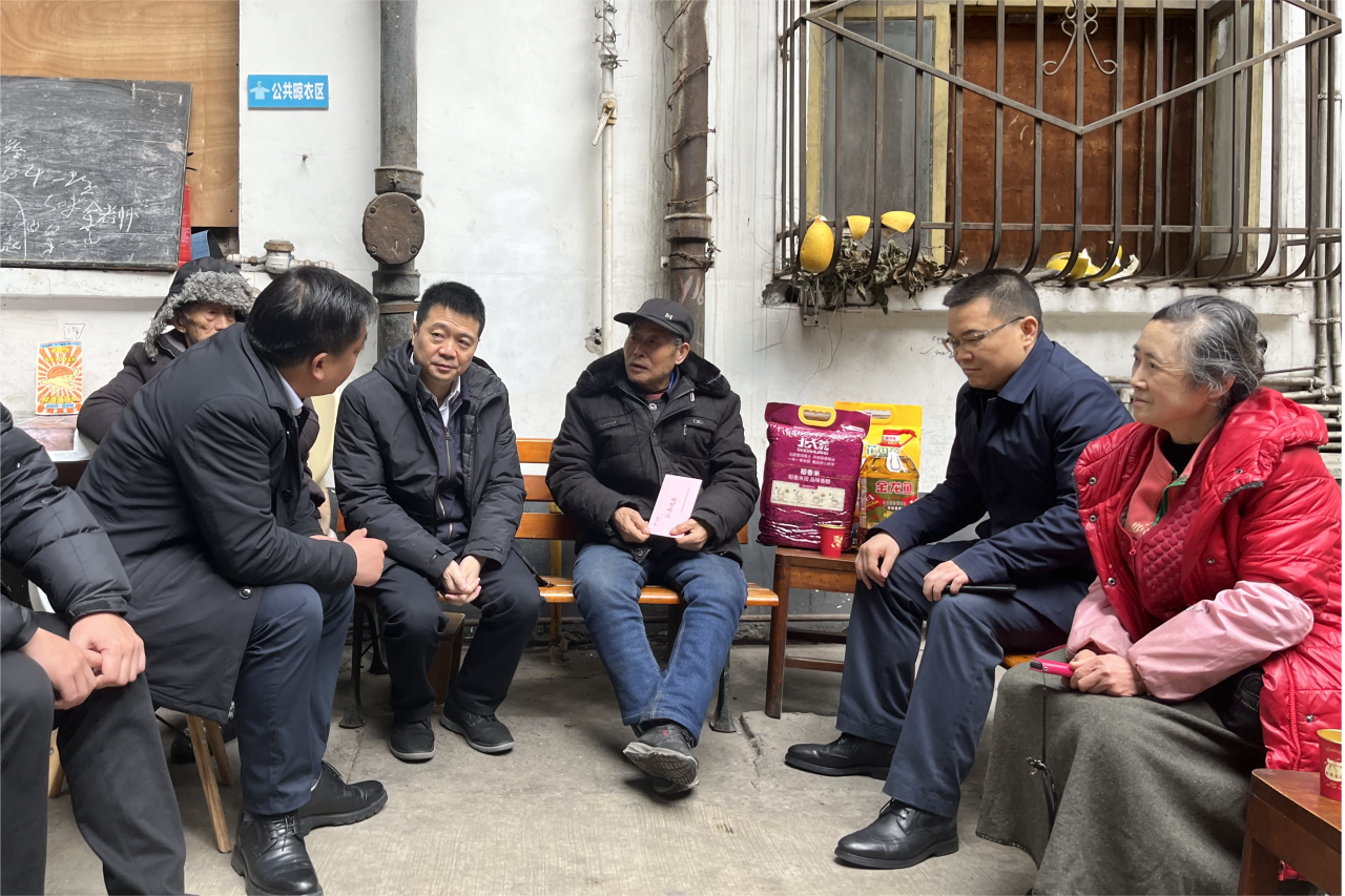省尊龍凱時集團領(lǐng)導(dǎo)班子成員走訪慰問生活困難黨員、老黨員、老干部
