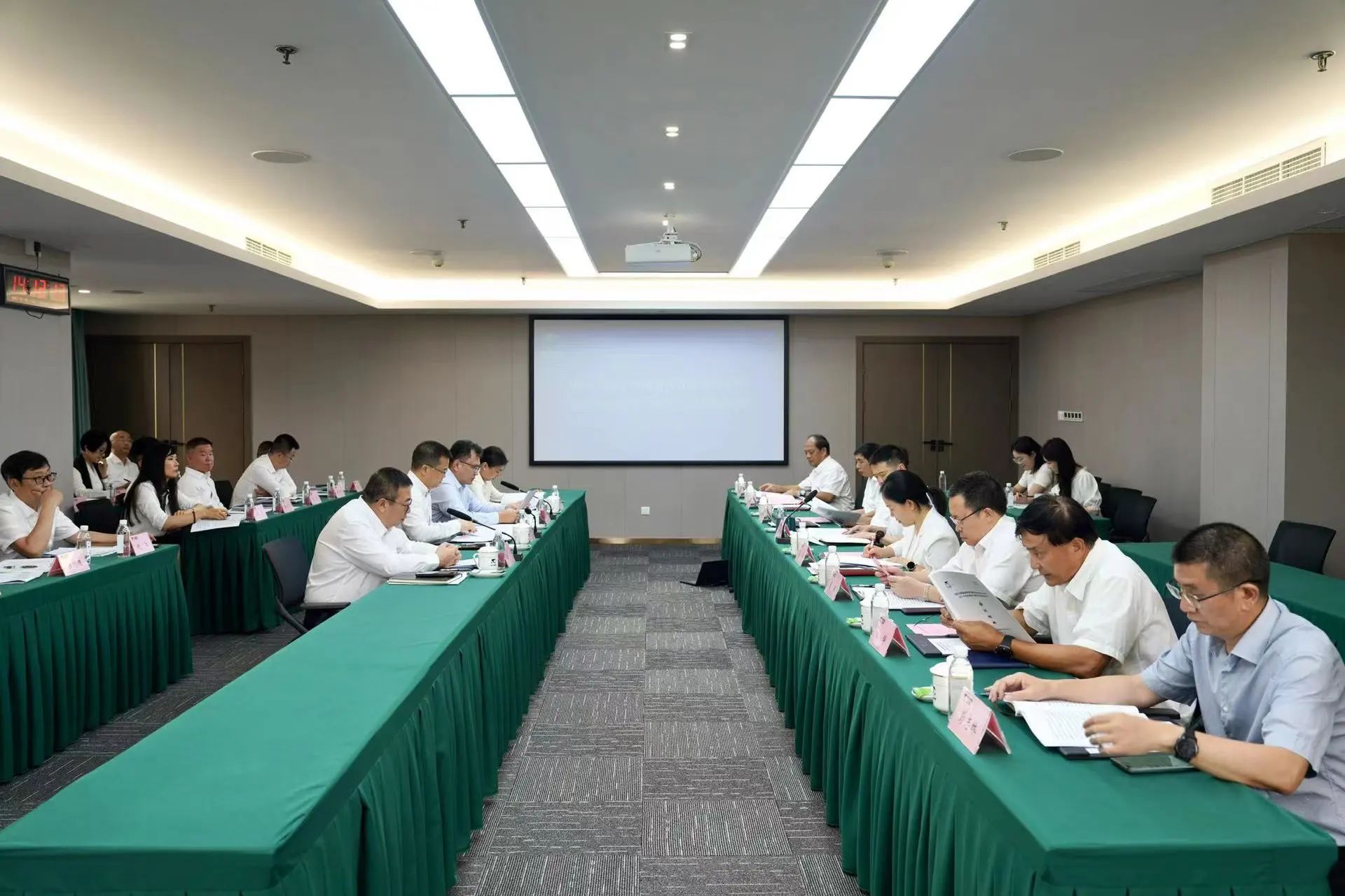 省尊龍凱時集團召開2023年度經(jīng)理層向董事會述職報告會